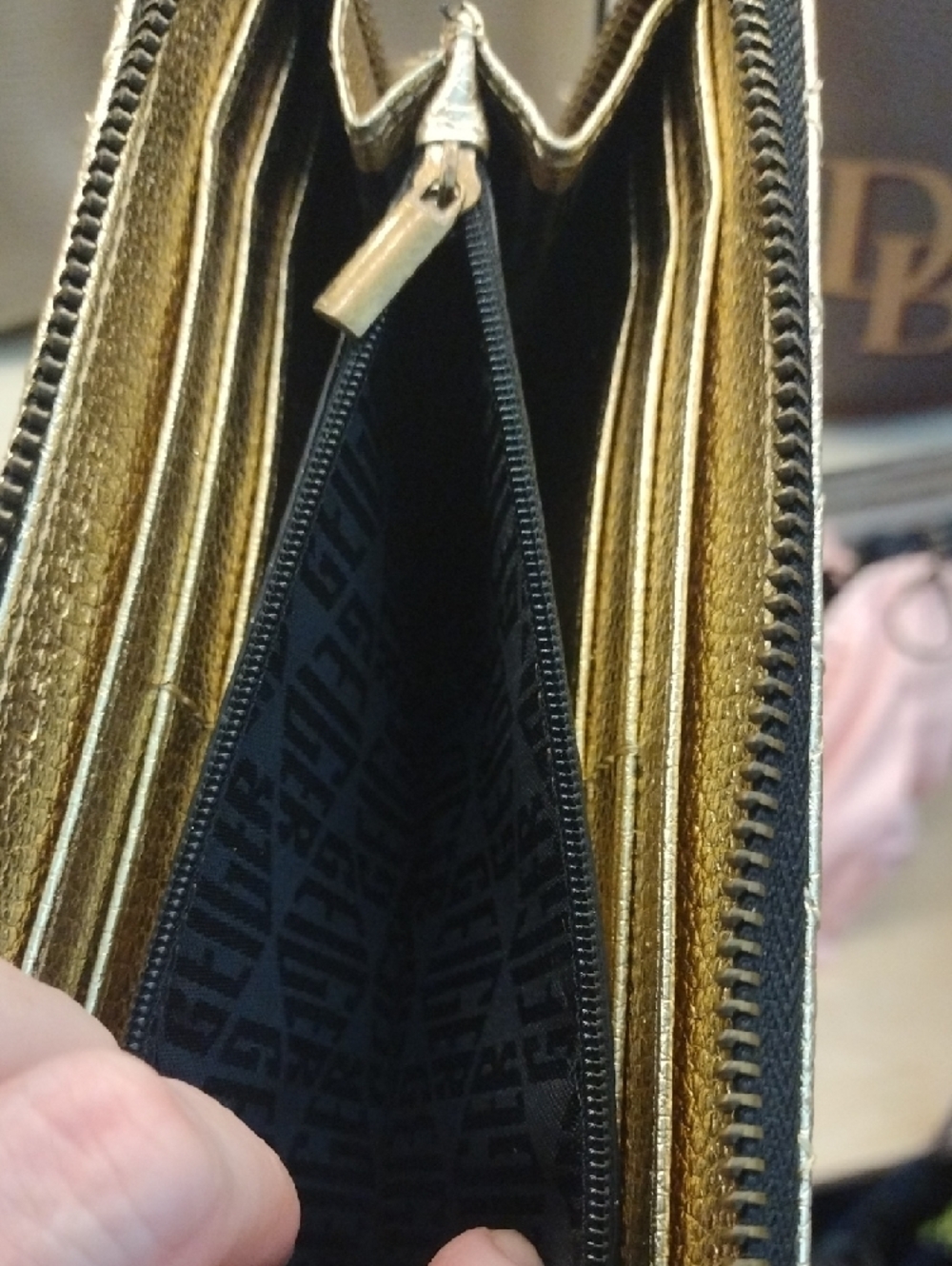 Kurt Geiger Metallic Gold Quilted Wristlet Clutch NWT $135 - Picture 7 of 8